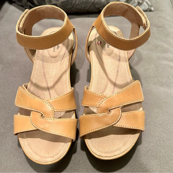 Clarks Shoes - Clarks Unstructured Adjustable Strap Strap Wedge Sandals. Size 7 1/2